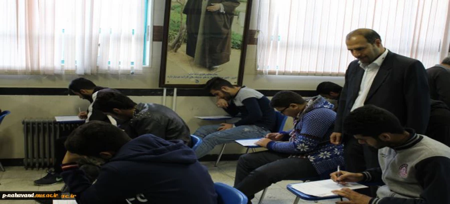 بازدید ریاست محترم آموزشکده از نحوه ی برگزاری آزمون پایان ترم