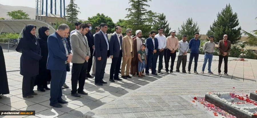 عطر افشانی وغبار روبی گلزار مطهر شهدای گمنام شهرستان، بماسبت گرامیداشت سوم خرداد سالروز آزاد سازی خرمشهر ،چهاردهم خردا سالروز رحلت حضرت امام (ره)وقیام پانزدهم خرداد 2