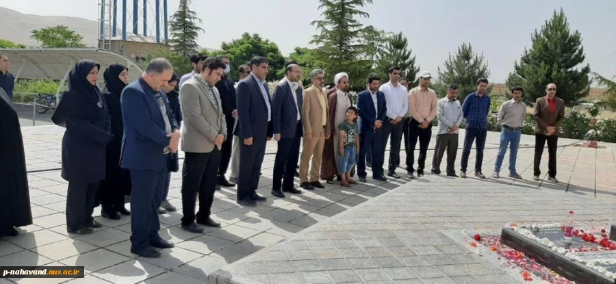 عطر افشانی وغبار روبی گلزار مطهر شهدای گمنام شهرستان، بماسبت گرامیداشت سوم خرداد سالروز آزاد سازی خرمشهر ،چهاردهم خردا سالروز رحلت حضرت امام (ره)وقیام پانزدهم خرداد 2