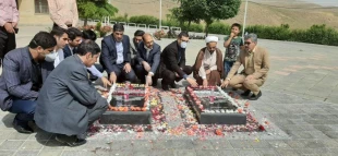عطر افشانی وغبار روبی گلزار مطهر شهدای گمنام شهرستان، بماسبت گرامیداشت سوم خرداد سالروز آزاد سازی خرمشهر ،چهاردهم خردا سالروز رحلت حضرت امام (ره)وقیام پانزدهم خرداد 2