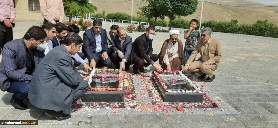 عطر افشانی وغبار روبی گلزار مطهر شهدای گمنام شهرستان، بماسبت گرامیداشت سوم خرداد سالروز آزاد سازی خرمشهر ،چهاردهم خردا سالروز رحلت حضرت امام (ره)وقیام پانزدهم خرداد 2