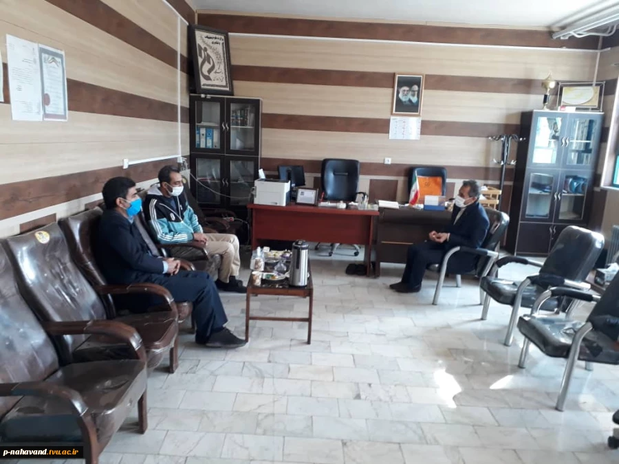 دیدار کارشناس مسئول آموزش متوسطه اول آموزش و پرورش و رئیس پژوهش سرای معلم شهرستان نهاوند با سرپرست آموزشکده 2