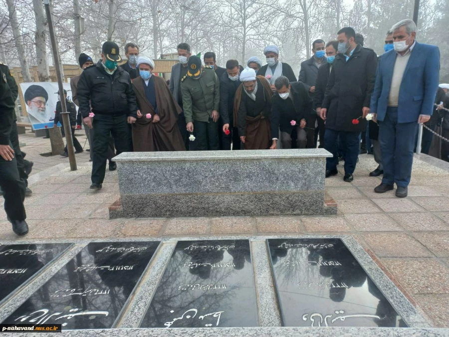 ادای احترام و تجدید میثاق کارکنان آموزشکده فنی وحرفه ای نهاوند  ( حاج حشمت شهبازی)،  اعضای شورای اداری شهرستان نهاوند به مقام شامخ شهدای ۱۴ بهمن ۱۴۰۰ در گلزار شهدای باغ بهشت. 3