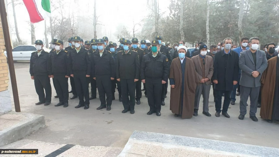 ادای احترام و تجدید میثاق کارکنان آموزشکده فنی وحرفه ای نهاوند  ( حاج حشمت شهبازی)،  اعضای شورای اداری شهرستان نهاوند به مقام شامخ شهدای ۱۴ بهمن ۱۴۰۰ در گلزار شهدای باغ بهشت. 4