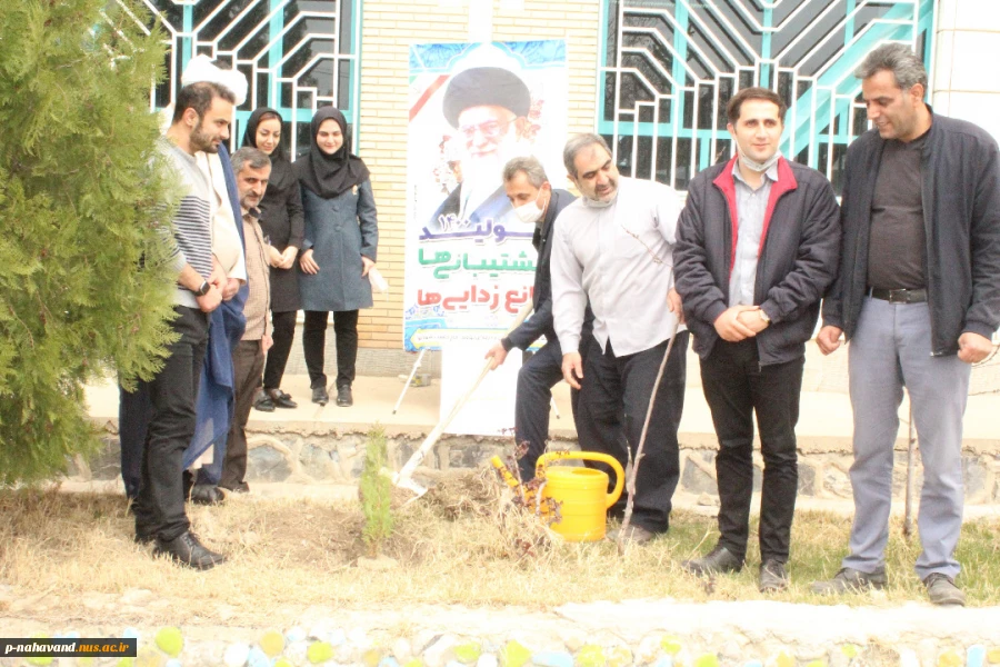 کاشت 10 اصله نهال  کاج به نیت شهدای شهرستان نهاوند  در هفتمین روز هفته درختکاری در محوطه آموزشکده فنی و حرفه ای نهاوند ( حاج حشمت شهبازی) 2