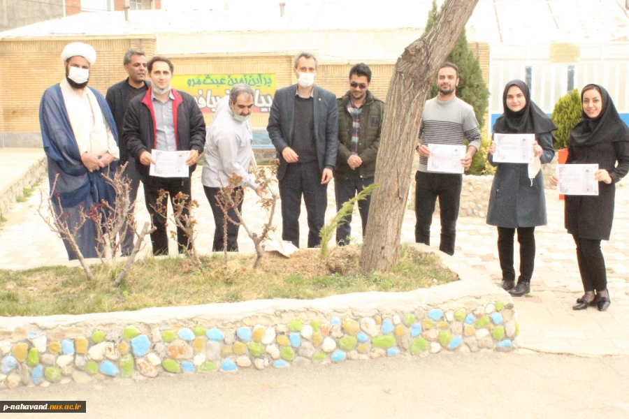 کاشت 10 اصله نهال  کاج به نیت شهدای شهرستان نهاوند  در هفتمین روز هفته درختکاری در محوطه آموزشکده فنی و حرفه ای نهاوند ( حاج حشمت شهبازی) 5