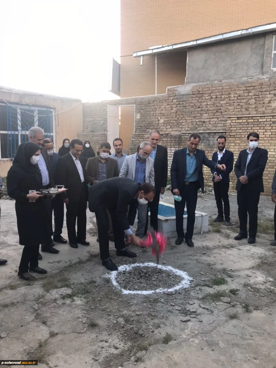 در راستای تحقق نام سال (( تولید، دانش بنیان و کار آفرین)) مراسم کلنگ زنی ساختمان شماره ۲ مرکز رشد و نوآوری شهرستان نهاوند در دانشکده فنی و حرفه ای حاج حشمت شهبازی توسط مهندس کیخسرو شهبازی و با حمایت رئیس دانشگاه فنی و حرفه ای استان همدان دکتر محمد علی کاظ