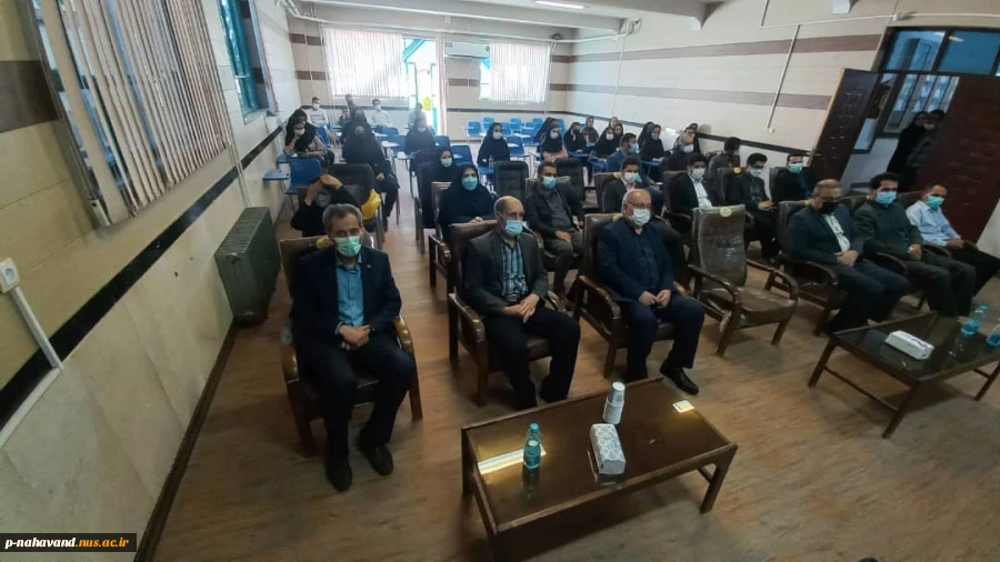 به مناسبت هفته آموزش مراسم تجلیل از اساتید سرآمد در دانشکده فنی و حرفه ای نهاوند (حاج حشمت شهبازی) برگزار گردید 2