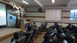 به مناسبت هفته آموزش مراسم تجلیل از اساتید سرآمد در دانشکده فنی و حرفه ای نهاوند (حاج حشمت شهبازی) برگزار گردید 3