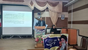 به مناسبت هفته آموزش مراسم تجلیل از اساتید سرآمد در دانشکده فنی و حرفه ای نهاوند (حاج حشمت شهبازی) برگزار گردید 7