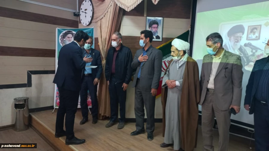 به مناسبت هفته آموزش مراسم تجلیل از اساتید سرآمد در دانشکده فنی و حرفه ای نهاوند (حاج حشمت شهبازی) برگزار گردید 12