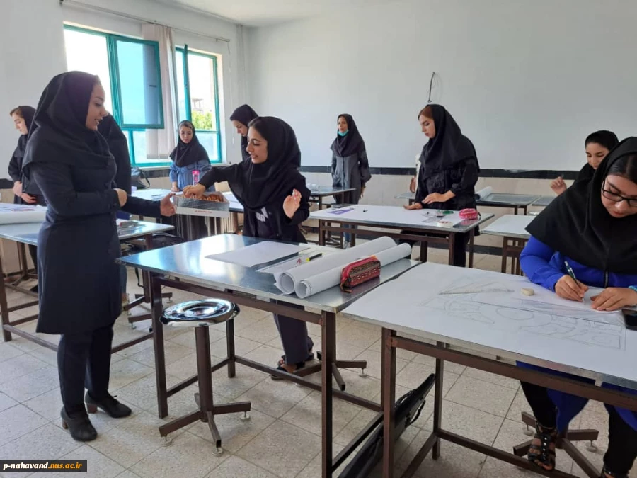 پخش شیرینی بین دانشجویان به مناسبت روز دختر  2