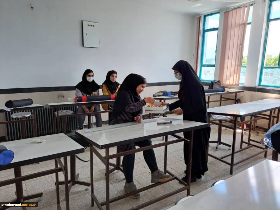 پخش شیرینی بین دانشجویان به مناسبت روز دختر  3