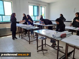 پخش شیرینی بین دانشجویان به مناسبت روز دختر  5