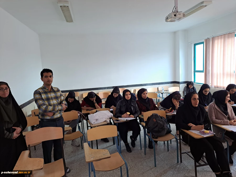 دیدار با دانشجویان در کلاسها و پخش شیرینی به مناسبت روز دانشجو  5