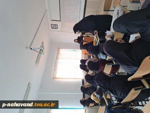 دیدار با دانشجویان در کلاسها و پخش شیرینی به مناسبت روز دانشجو  3