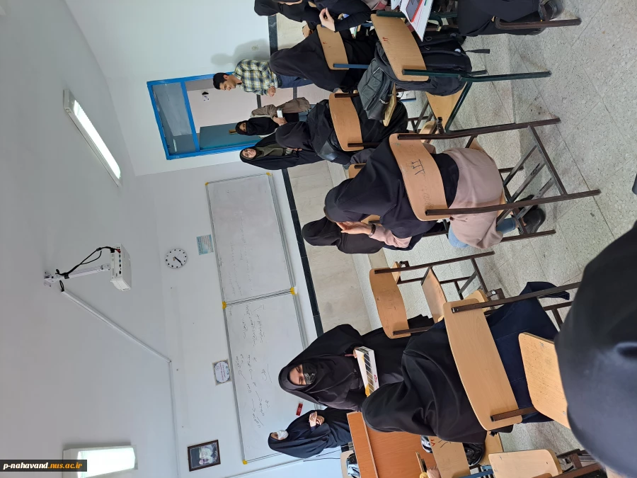 دیدار با دانشجویان در کلاسها و پخش شیرینی به مناسبت روز دانشجو  6