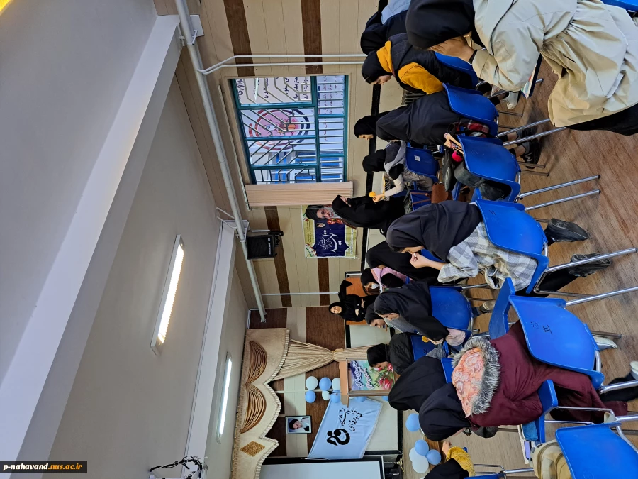 دیدار با دانشجویان در کلاسها و پخش شیرینی به مناسبت روز دانشجو  10