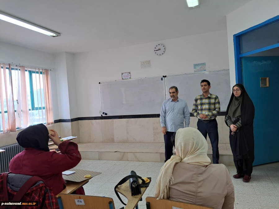 دیدار با دانشجویان در کلاسها و پخش شیرینی به مناسبت روز دانشجو  9