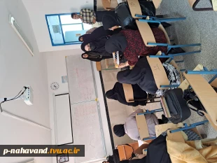 دیدار با دانشجویان در کلاسها و پخش شیرینی به مناسبت روز دانشجو  4