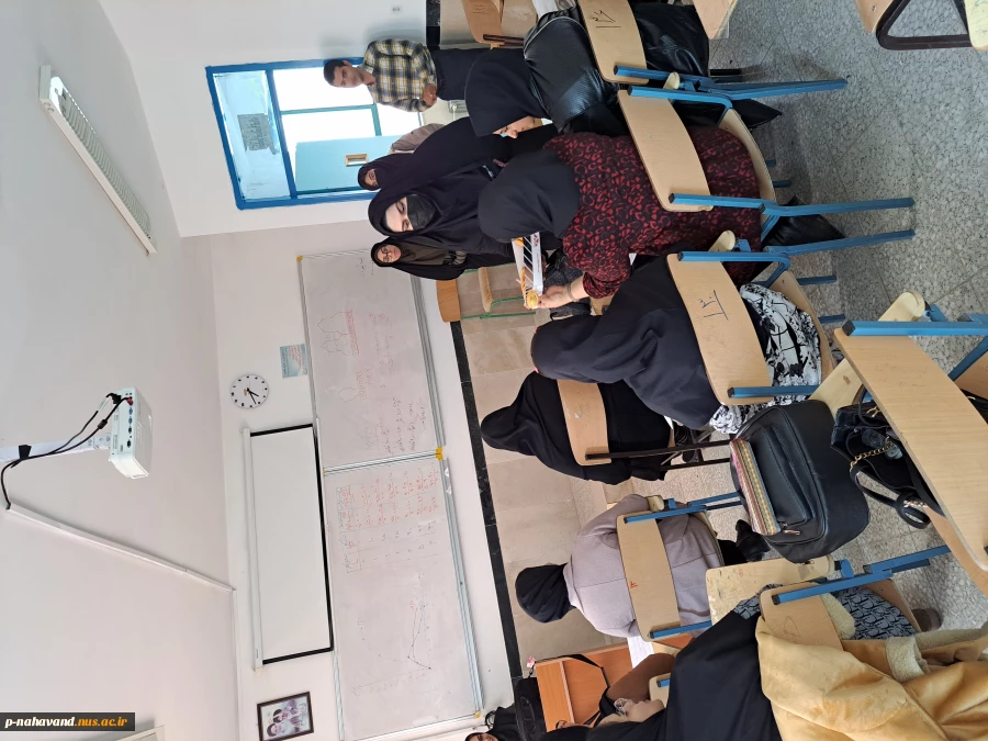 دیدار با دانشجویان در کلاسها و پخش شیرینی به مناسبت روز دانشجو  4