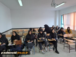 دیدار با دانشجویان در کلاسها و پخش شیرینی به مناسبت روز دانشجو  7