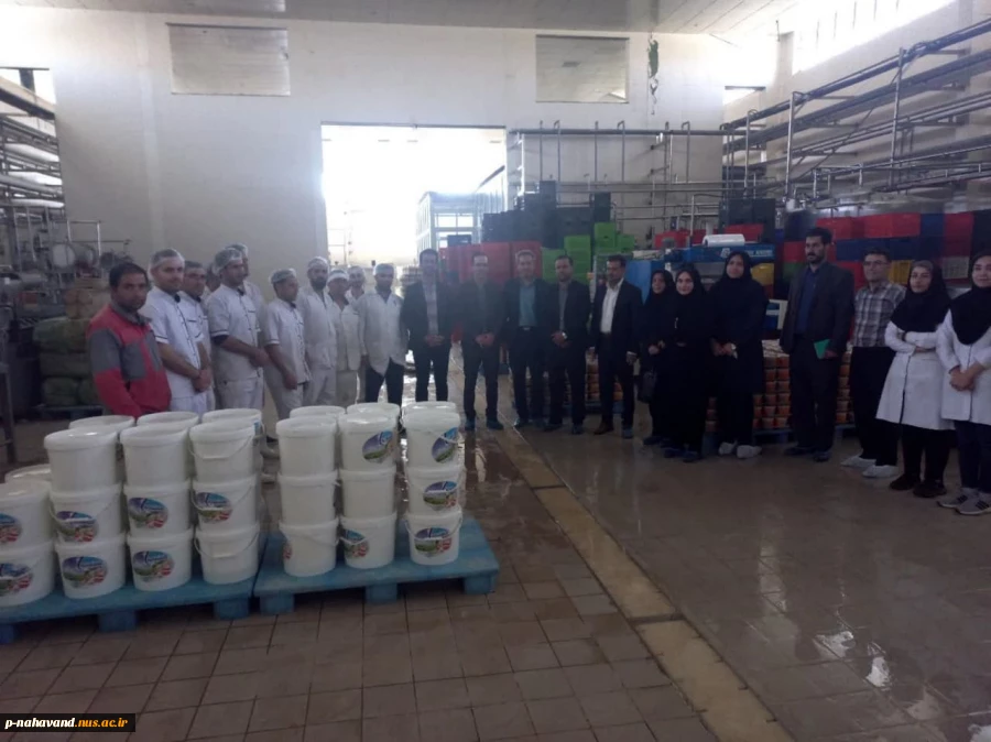 به مناسبت روز جهانی کار و کارگربازدید  ریاست آموزشکده،معا.ن برنامه ریزی فرماندار، روسای ادارات کار، تعاون و رفاه اجتماعی از شرکت لبنی همسایه نهاوند 5