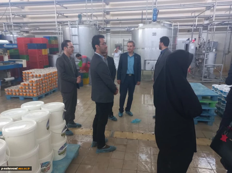 به مناسبت روز جهانی کار و کارگربازدید  ریاست آموزشکده،معا.ن برنامه ریزی فرماندار، روسای ادارات کار، تعاون و رفاه اجتماعی از شرکت لبنی همسایه نهاوند 6