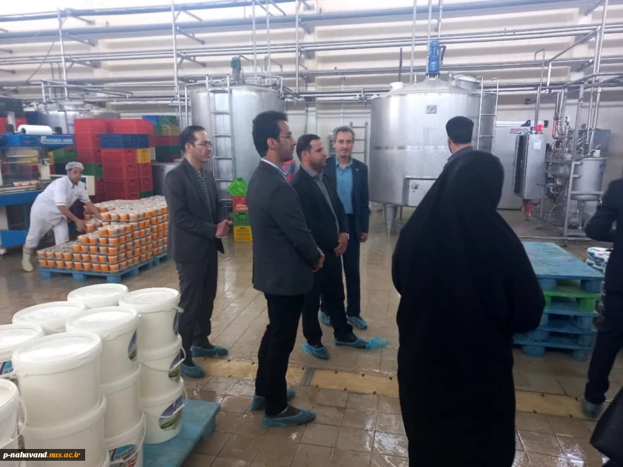 به مناسبت روز جهانی کار و کارگربازدید  ریاست آموزشکده،معا.ن برنامه ریزی فرماندار، روسای ادارات کار، تعاون و رفاه اجتماعی از شرکت لبنی همسایه نهاوند 8
