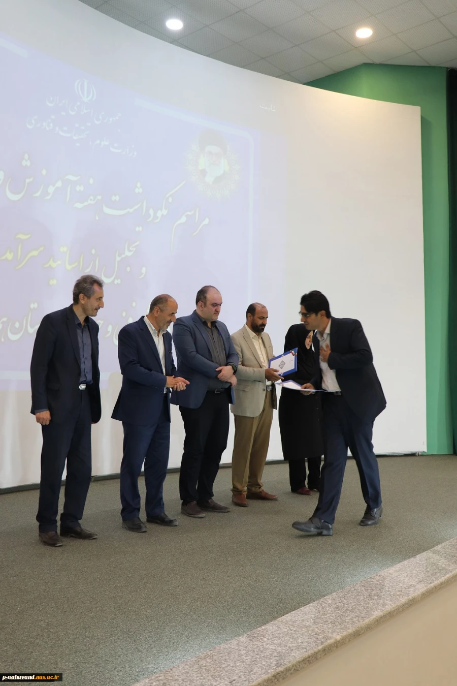 مراسم بزرگداشت هفته آموزش و تقدیر از اساتید سرآمد دانشگاه فنی و حرفه ای استان همدان  برگزار شد.
 2