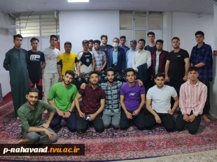 به مناسبت هفته خوابگاه دانشجویی حضور ریاست، مسئول اموردانشجویی وسرپرست خوابگاه در کنار دانشجویان  6