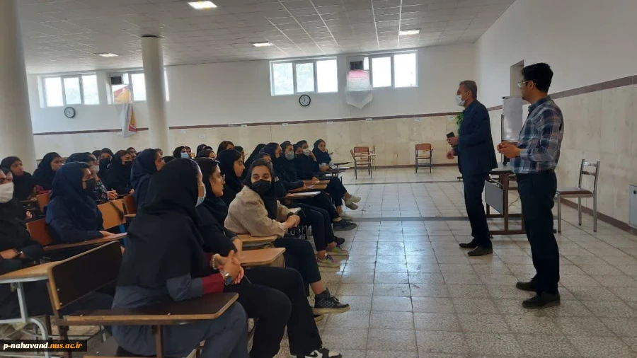 تشریح رشته های موجود آموزشکده های دخترانه ( همدان،ملایر،نهاوند و اسدآباد) دانشگاه فنی و حرفه ای استان همدان باحضورکلیه هنرجویان پایه دوازدهم هنرستان شهید فرزاد سلیمانیان 3