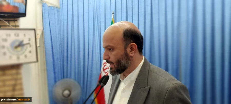 سخنرانی قبل از خطبه های نماز جمعه نهاوند مسئول کانون بسیج اساتید شهرستان  و تمجید از همت جهادی کارکنان مرکز در عرصه خدمت و توسعه کمی و کیفی آموزش عالی در دولت ایران قوی 9