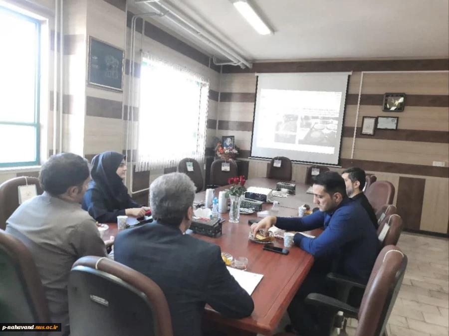 بدنبال جلسه استانی طرح تاد ( راه اندازی کنسرسیوم های مهارت آموزی و اشتغال )  برگزاری جلسه ای هدفمند با  مدیران واحد آموزش، تحقیق و توسعه  سیمان نهاوند در دفتر ریاست آموزشکده حاج حشمت شهبازی 3