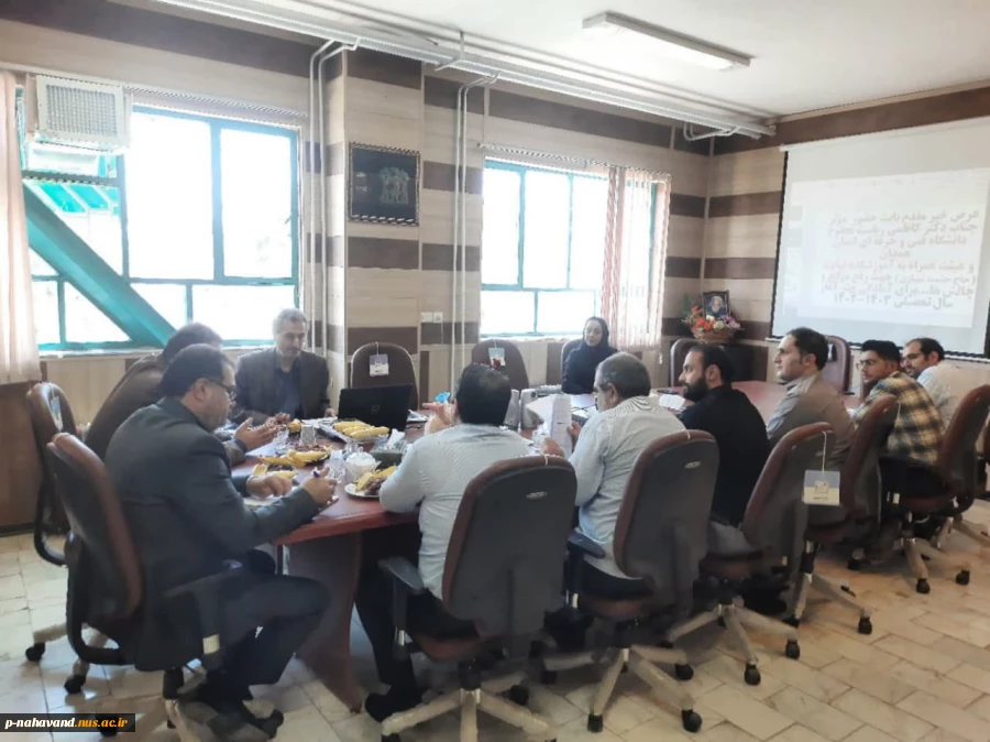 بازدید دکتر کاظمی ریاست محترم دانشگاه فنی و حرفه‌ای استان همدان و هئیت محترم همراه از طرح‌ استفاده از مددجویان ندامتگاه مرکزی نهاوند 12