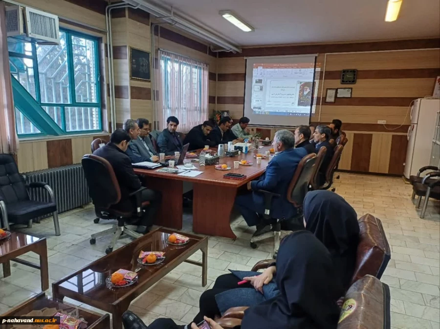 بمنظور اجرایی نمودن طرح ( تاد ) جلسه با مدیران عامل برخی از واحد های صنعتی بزرگ شهرستان در دفتر ریاست آموزشکده  2