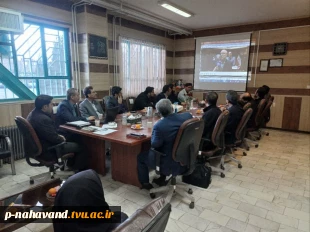 بمنظور اجرایی نمودن طرح ( تاد ) جلسه با مدیران عامل برخی از واحد های صنعتی بزرگ شهرستان در دفتر ریاست آموزشکده  2