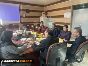 سومین شورای مرکز رشد شهرستان نهاوند در سال جاری تشکیل شد. 3