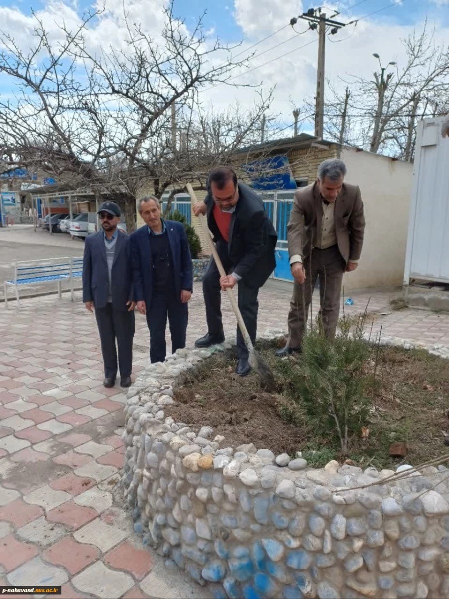 افتتاح اتاق اساتید وغرس  چند نهال به یاد شهدای گرانقدر روحانی در حیاط آموزشکده   3