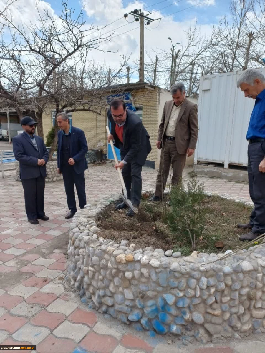 افتتاح اتاق اساتید وغرس  چند نهال به یاد شهدای گرانقدر روحانی در حیاط آموزشکده   6