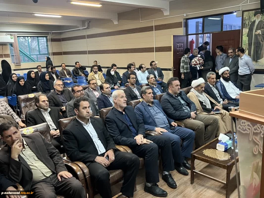 تجلیل ازاساتید سرآمدمرکز رشد و آموزشکده فنی نهاوند به مناسبت سالگرد شهادت شهیدمرتضی مطهری با حضورمسئولین استانی وشهرستانی  9