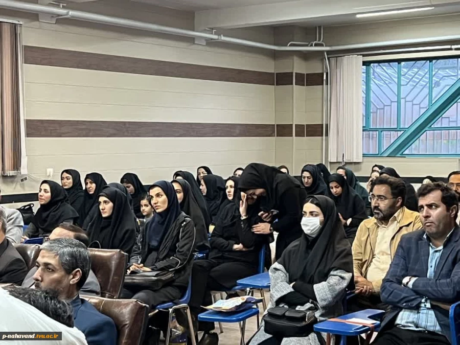 تجلیل ازاساتید سرآمدمرکز رشد و آموزشکده فنی نهاوند به مناسبت سالگرد شهادت شهیدمرتضی مطهری با حضورمسئولین استانی وشهرستانی  17