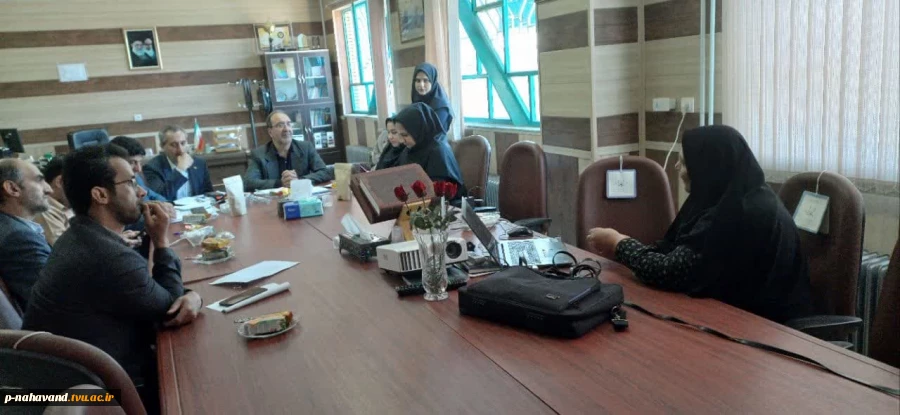 اولین جلسه مرکز کارآفرینی و رشد شهرستان نهاوند در سال ۱۴۰۳ برگزار شد. 4