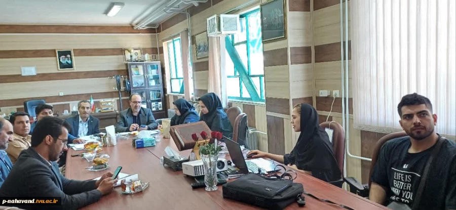 اولین جلسه مرکز کارآفرینی و رشد شهرستان نهاوند در سال ۱۴۰۳ برگزار شد. 5
