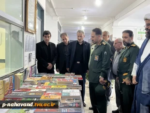 پویش چله خدمت به پاس خدمات رئیس جمهور شهید با افتتاح نمایشگاه  کتاب ( شهید جمهور) پنجاه درصد تخفیف برای دانشجویان 4