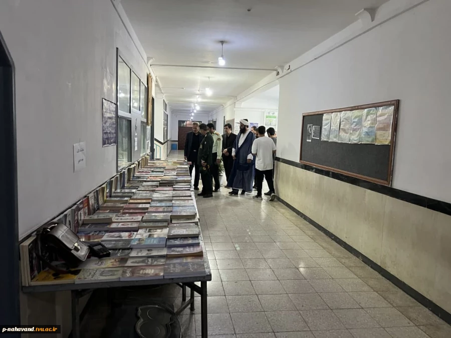 پویش چله خدمت به پاس خدمات رئیس جمهور شهید با افتتاح نمایشگاه  کتاب ( شهید جمهور) پنجاه درصد تخفیف برای دانشجویان 6