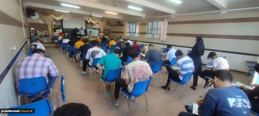 بازدید ریاست  آموزشکده از  امتحانات پایان ترم 3