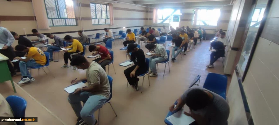 بازدید ریاست  آموزشکده از  امتحانات پایان ترم 5