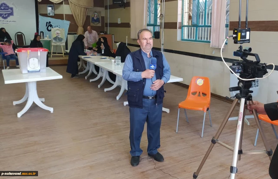 تصاویری از حماسه حضور ... از حواشی جالب توجه ترغیب و تشویق حضور بچه های خردسال در پای صندوق های رأی بوده است 2