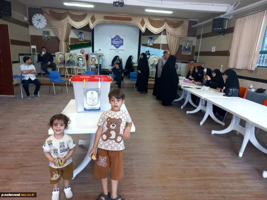 تصاویری از حماسه حضور ... از حواشی جالب توجه ترغیب و تشویق حضور بچه های خردسال در پای صندوق های رأی بوده است 8
